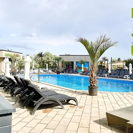 Orange Summer Pools Apartment Mamaia