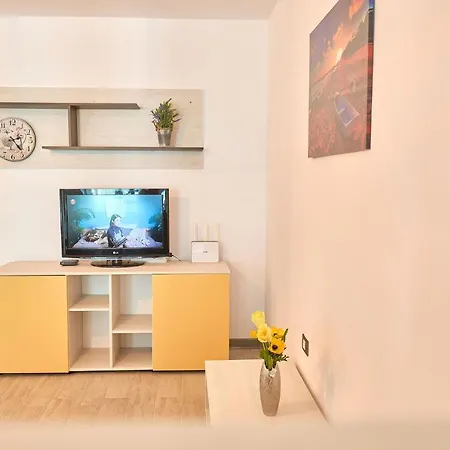 Orange Summer Pools Apartment Mamaia