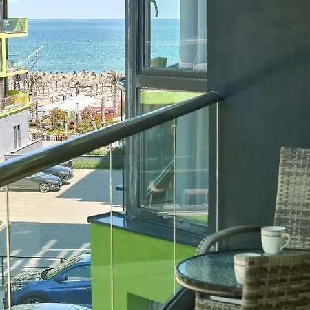 Orange Summer Pools * Mamaia